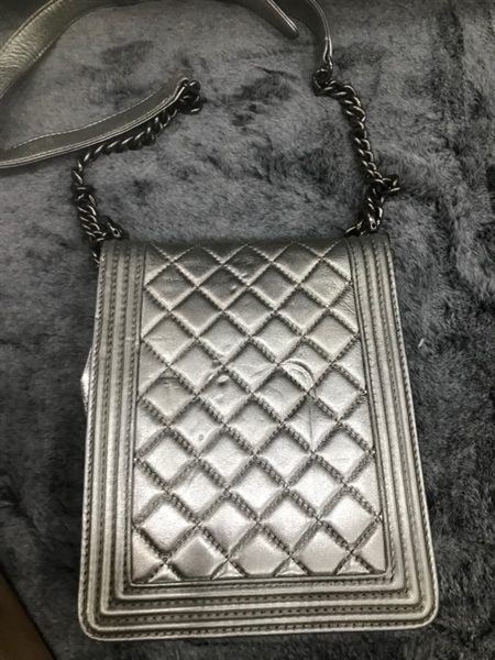Túi Chanel chữ nhật màu bạc +