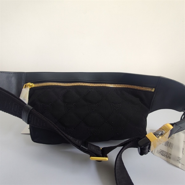 Túi bao tử moschino