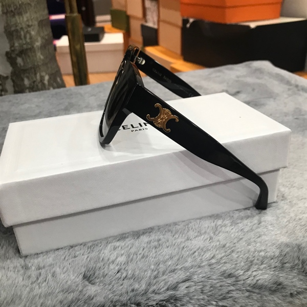 Kính râm Celine mắt lớn gọng logo vàng KG+