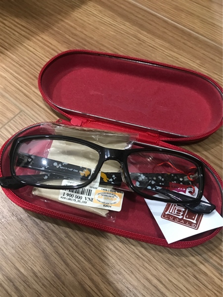 Kính Levi’S đen hoạ tiết KG+