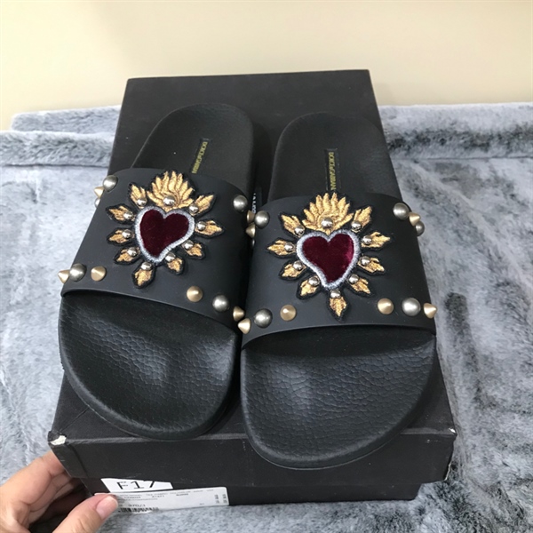 Dép D&G Đen Trái Tim Có ĐInh Size 41 KG+
