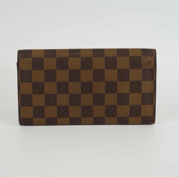 Ví LV ô vuông nâu nút vàng +