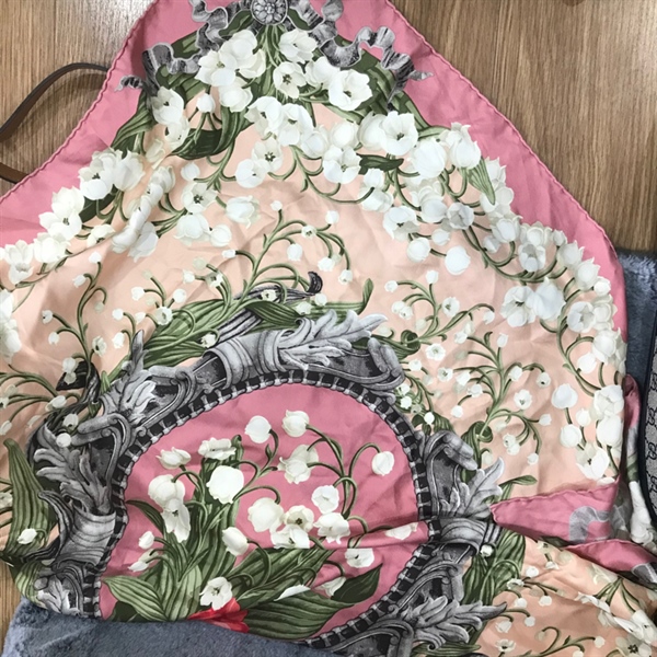 Khăn lụa hoa tulip trắng KG+