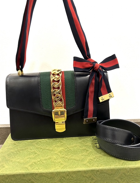 Túi Gucci viền giữa đỏ KG+