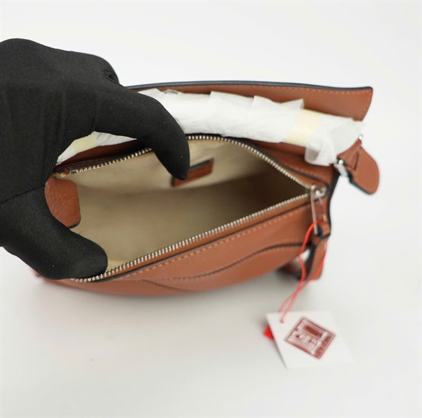 Túi Loewe màu nâu size 12 +