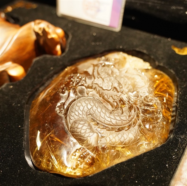 Tác phẩm lồng thạch anh tóc vàng 755859 +