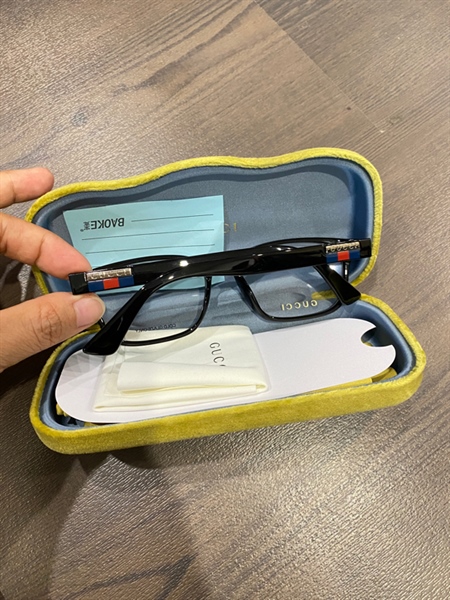 Kính Gucci gọng xanh biển đỏ KG+