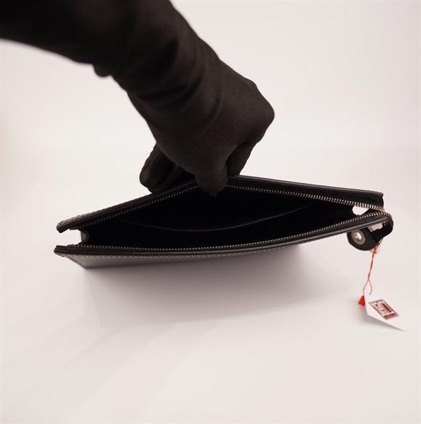 Túi LV clutch đen kẹp nách+