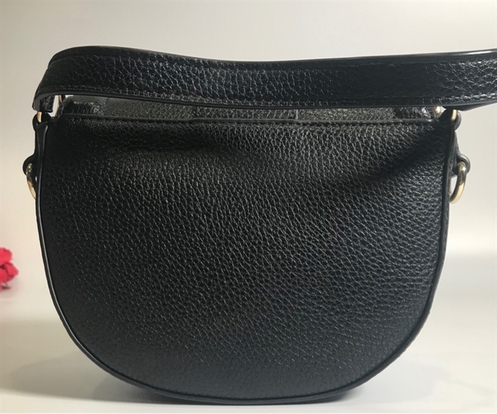 Túi versace đen khoá bông vàng KG+