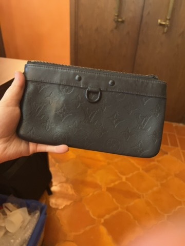 Ví LV khoá kéo hoa đen TB+