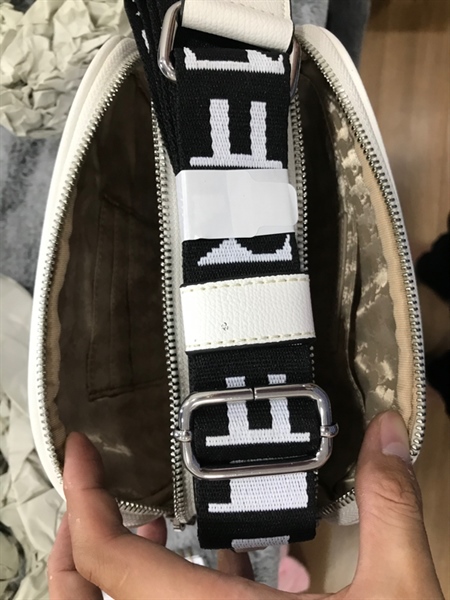 Túi Karl Lagerfeld Trắng Xám Hình Người KG+