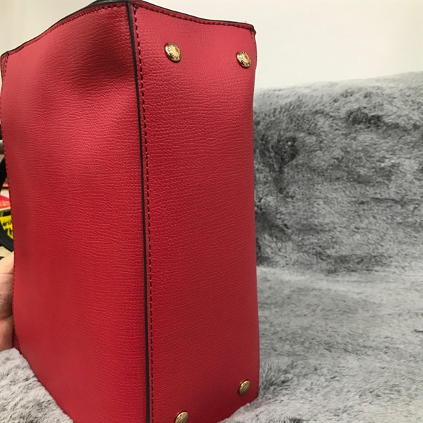 Túi Tote Karl Lagerfeld Kèm Charm Đỏ KG+