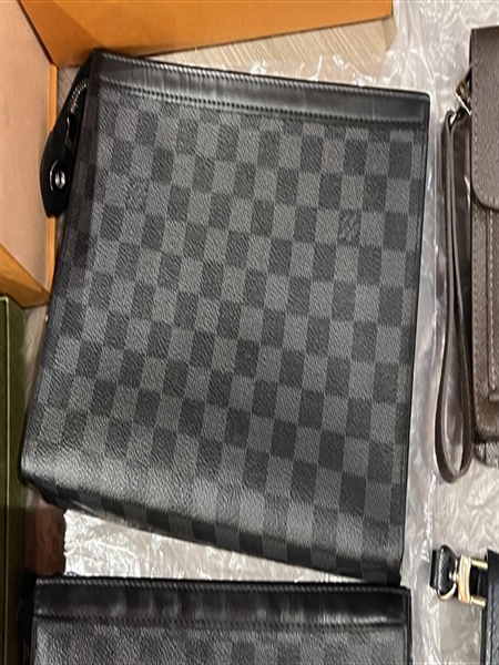 Túi LV ô vuông đen KG+