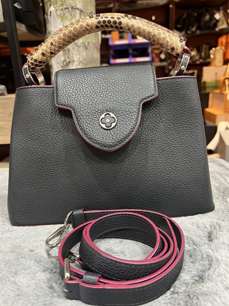 Túi LV capu đen quai trăn +