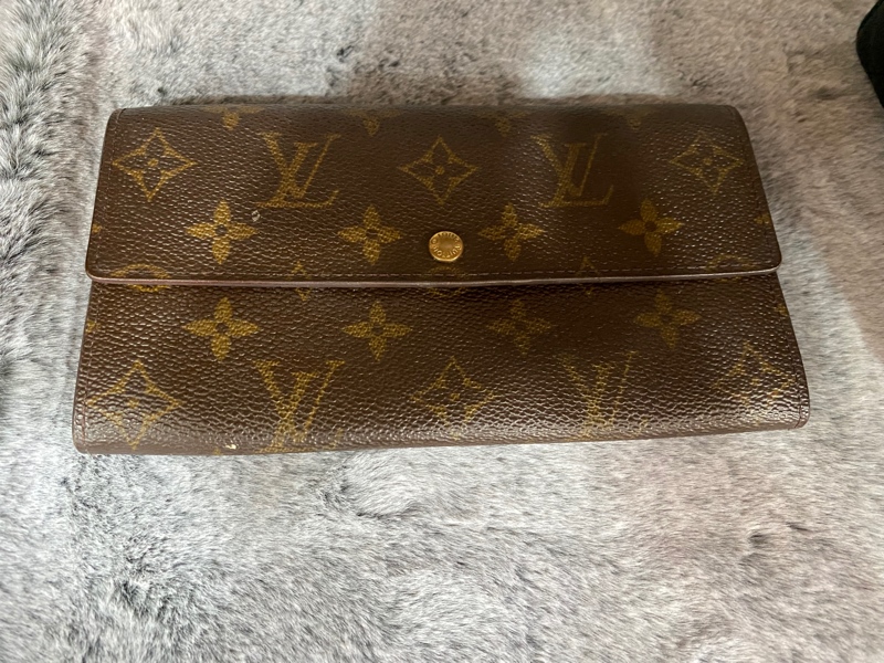 Ví LV dài hoa nâu KG+