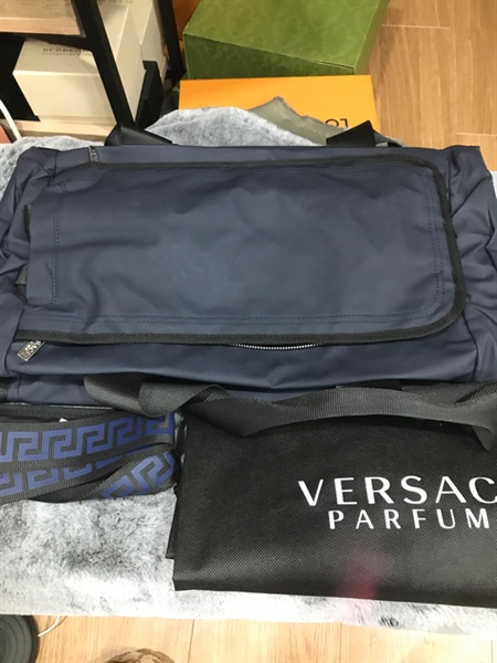 Túi du lịch Versace màu xám KG+