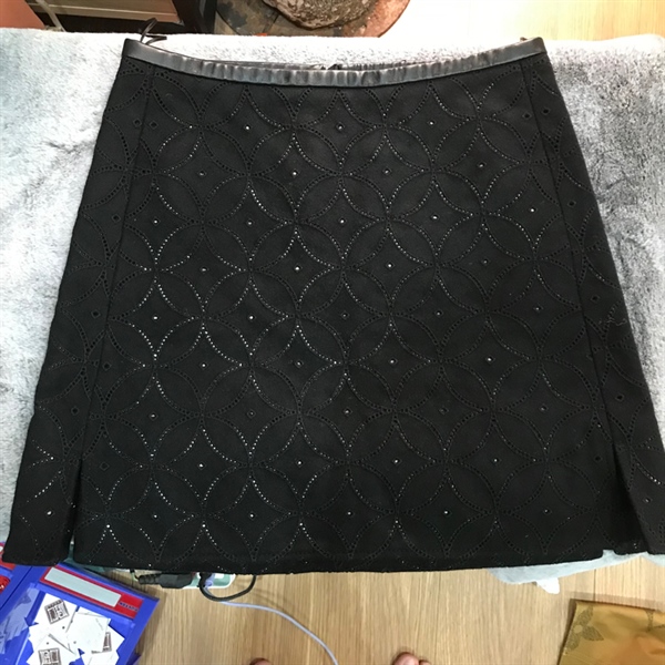 Chân váy LV đen size 34 KG+