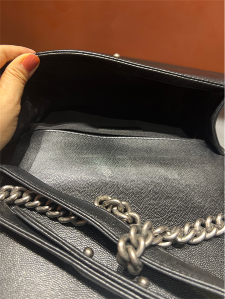 Túi Chanel Boy viền da sần xích dạ cổ++