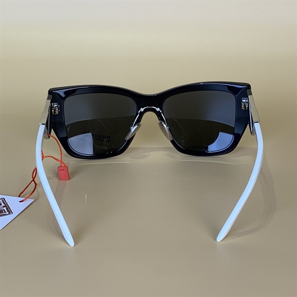 Kính đen Prada gọng đen trắng lớn KG+