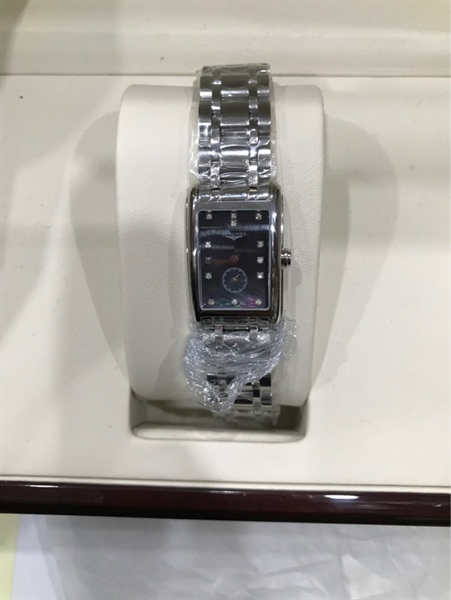 Đồng hồ nữ Longines mặt vuông dây kim loại KG+