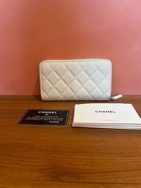 Ví Chanel màu trắng +