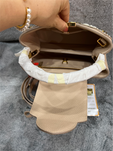 Túi LV capu nude viền khoá hồng+