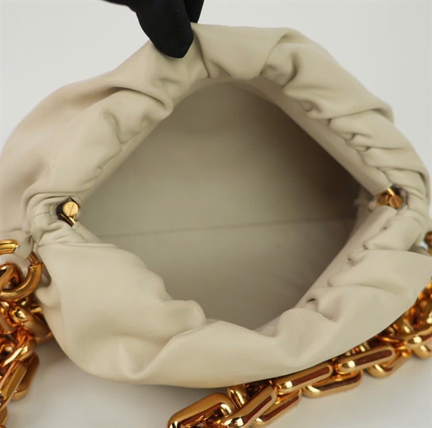 Túi Bottega màu trắng sữa size 28 KG+