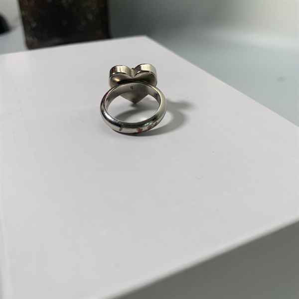 Nhẫn trái tim đinh +