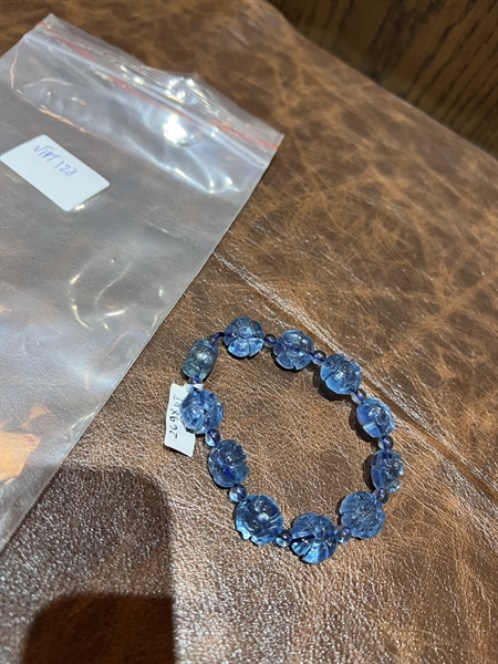 Vòng tay Aquamarine đậm đài hoa sen +