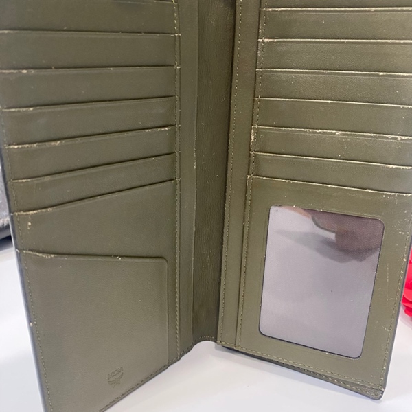 Ví cầm tay MCM KG