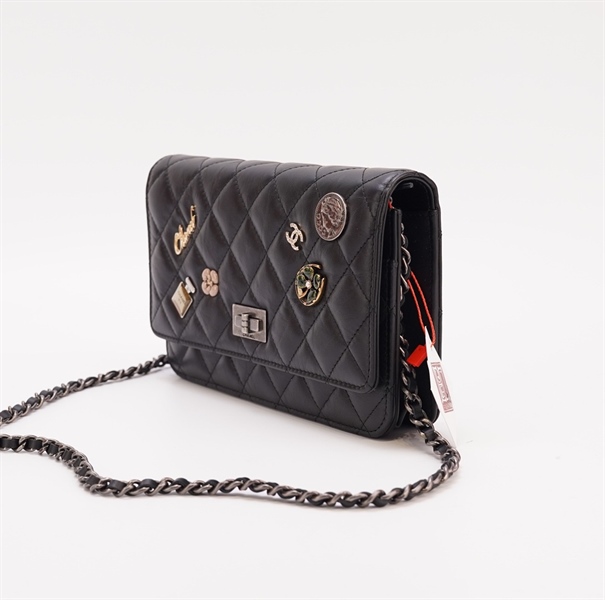 Túi Chanel ô vuông đen gắn charm hoa size 18cm KG+