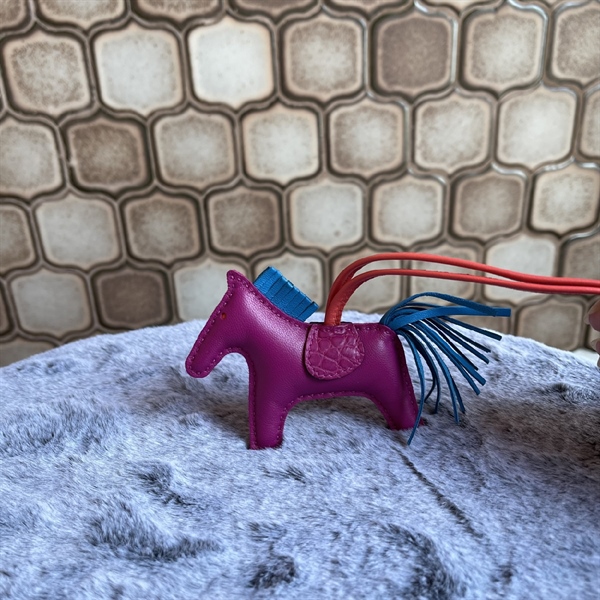 Charm Hermes Con Ngựa Tím+