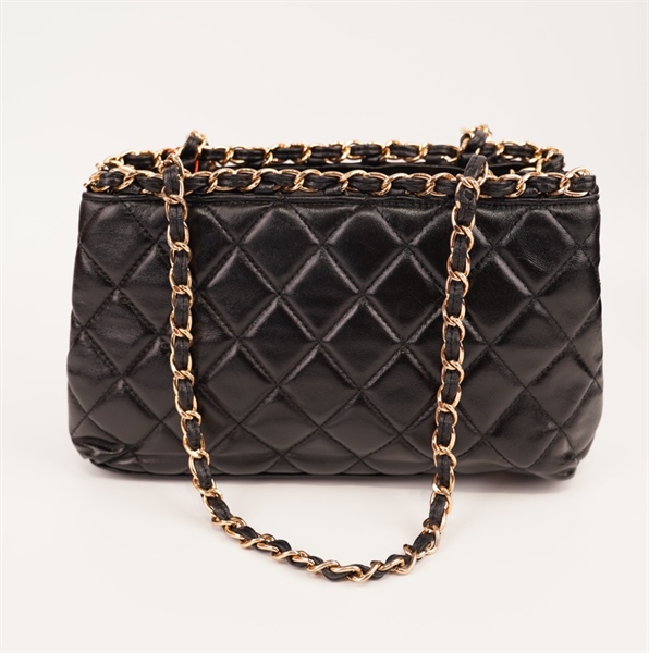 Túi Chanel da bóng miệng viền xích ++