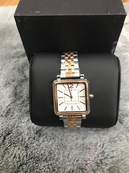 Đồng hồ Marc Jacob vuông lớn+