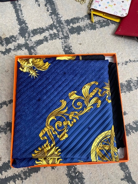 Khăn Hermes Xanh Đen Họa Tiết+