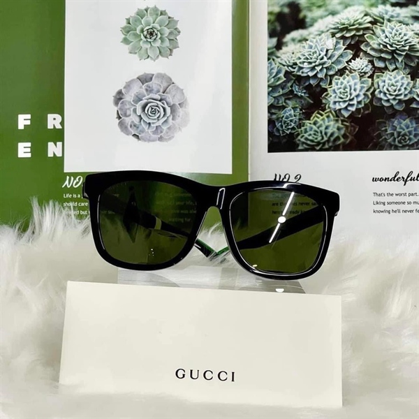 Kính Gucci gọng xanh đỏ KG+