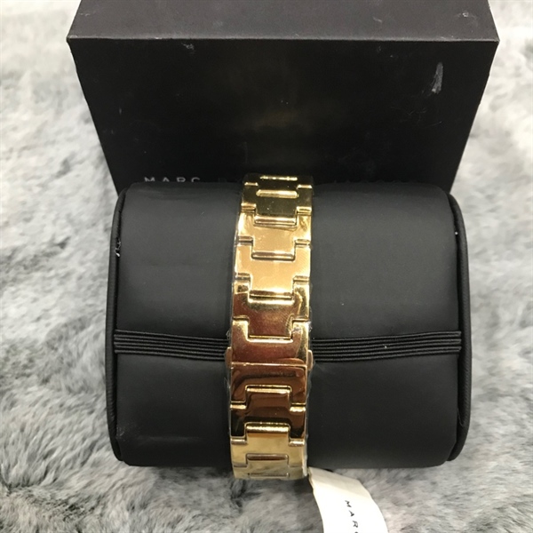 Đồng hồ Marc Jacob vàng số đính họa tiết+