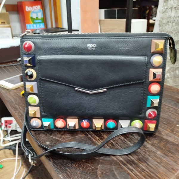 Túi xách Fendi đen đinh 7 màu 23cm KG+