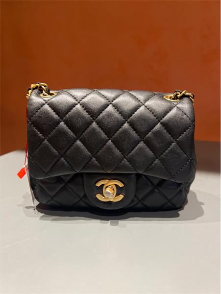 Túi Chanel đen khóa vàng size 17cm++