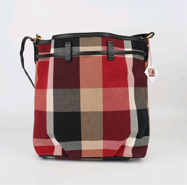 Túi Blue Label ô vuông đen phối đỏ KG+