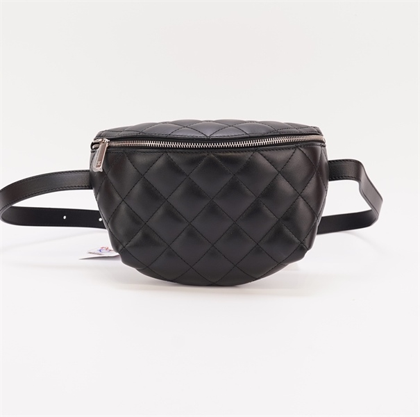 Túi Chanel hoạ tiết ô vuông đen size 18cm KG+