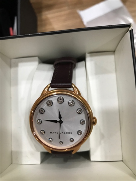 Đồng hồ nữ Marc Jacobs dây da viền vàng KG+