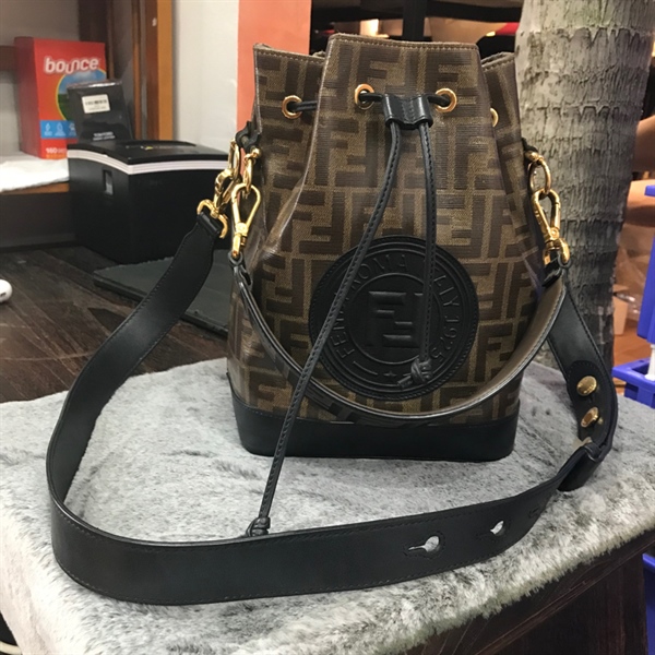 Túi Nano nóe Fendi 1925 nâu phối da đen KG+