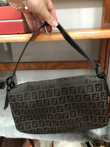 Túi xách Fendi nâu đen KG+