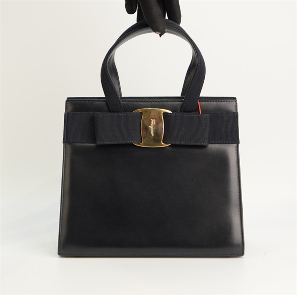 Túi Salvatore màu đen KG+