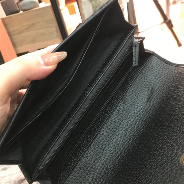 Ví GG đen khóa hạt ruby đỏ ++