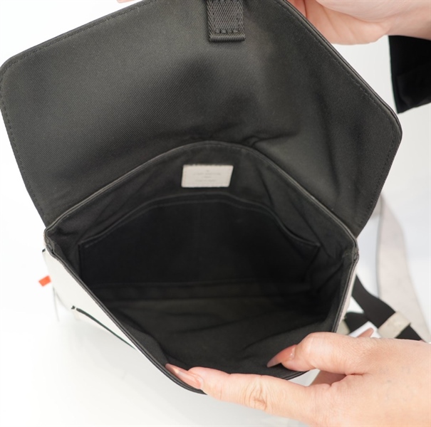 Túi LV đeo chéo màu trắng TB+