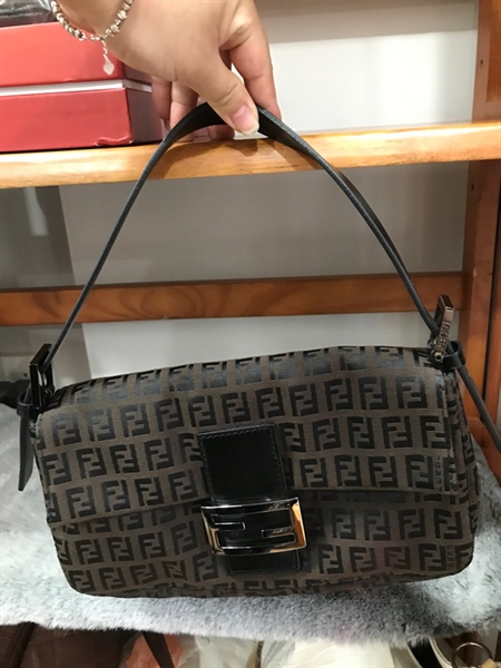 Túi xách Fendi nâu đen KG+