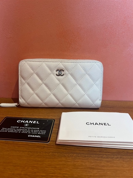 Ví Chanel màu trắng +