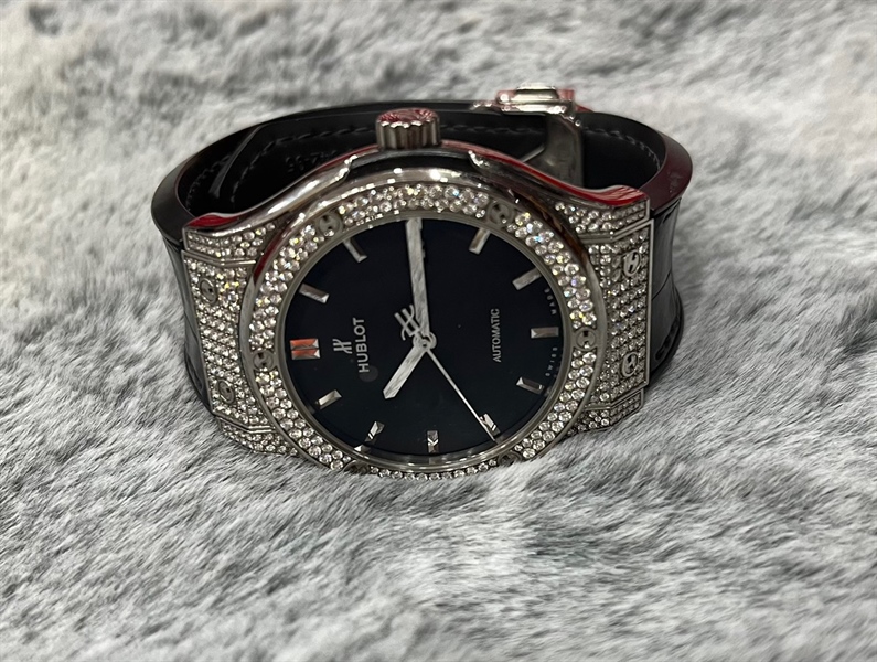 Đồng hồ Hublot đính đá viền đỏ +